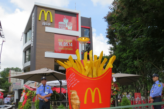 Sau Starbucks, đến lượt McDonald's đóng cửa chi nhánh 'đinh'