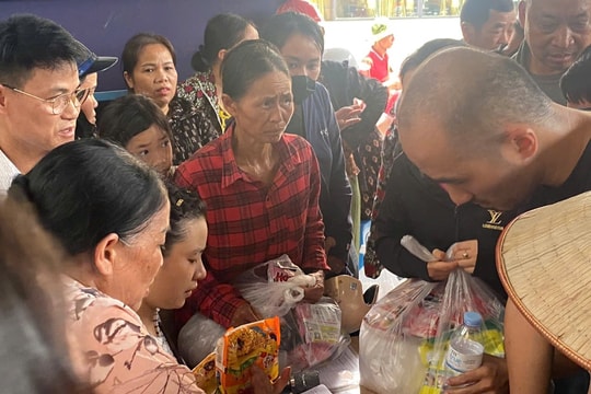 Các cơ quan báo chí, doanh nghiệp hỗ trợ đồng bào bị lũ lụt tại huyện Tràng Định - Lạng Sơn