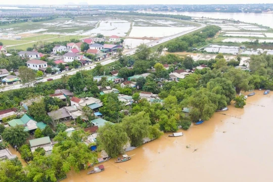 Xóm chài bên sông Lam mòn mỏi chờ tái định cư