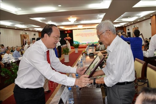 Tri ân đóng góp của các nhà giáo đi B và nhà giáo nội đô