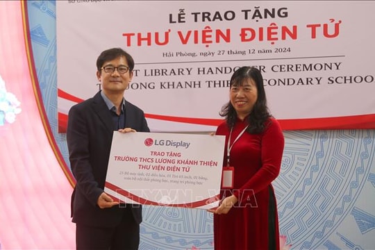 Trao tặng Thư viện điện tử cho học sinh Hải Phòng