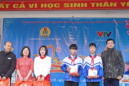 Công đoàn Giáo dục Việt Nam mang Tết đến trường học vùng cao Lai Châu