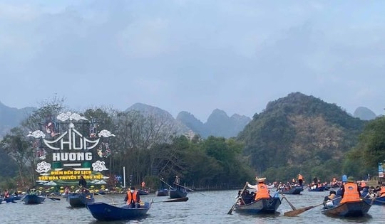 Chưa khai hội, chùa Hương đã đón hơn 2 vạn lượt khách trong 4 ngày Tết