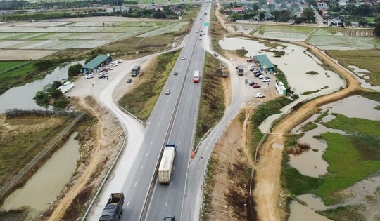 Cận cảnh ba trạm dừng nghỉ tạm trên cao tốc từ Hà Tĩnh ra Ninh Bình
