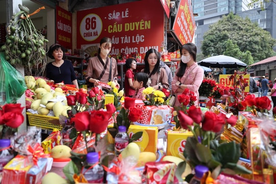 Chùa Hà - Điểm đến cầu duyên đầu năm Ất Tỵ thu hút giới trẻ.