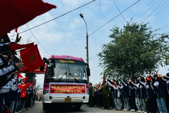 Hơn 1.900 thanh niên ở Hòa Bình lên đường nhập ngũ