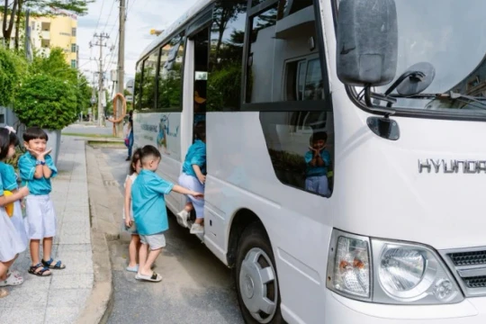 Tiêu chuẩn xe đưa đón học sinh: Vẫn chờ quy chuẩn