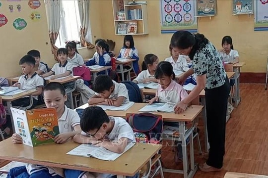 Miễn học phí cho học sinh: Động lực lớn cho học sinh nghèo