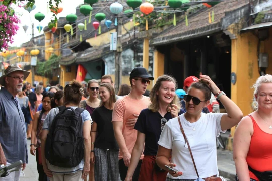 Miễn thị thực cho công dân 3 nước Ba Lan, Séc và Thụy Sỹ đến 31/12/2025