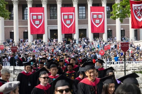 Harvard miễn học phí cho sinh viên thu nhập thấp