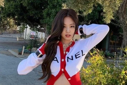 Sỡ hữu 'kho' hàng hiệu vô giá từ mẹ, Jennie (BLACKPINK) phối đồ cực chất