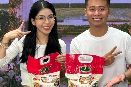 Hằng 'Du mục', Quang Linh Vlog bị khởi tố