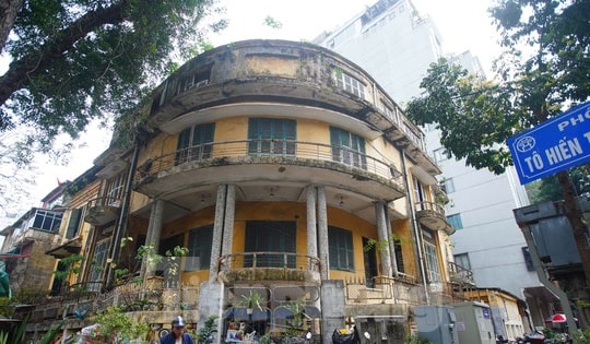 Toà biệt thự 'ngự trên đất vàng' Hà Nội sắp được cải tạo, sửa chữa sau nhiều năm bỏ hoang