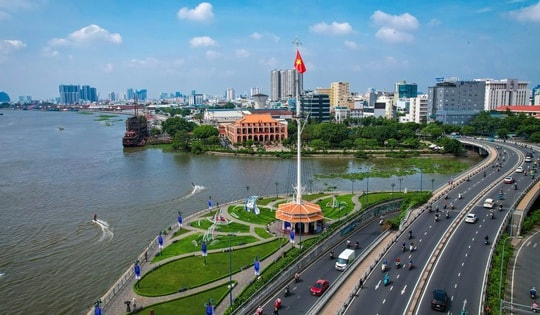 UBND TP HCM thông báo treo cờ Tổ quốc, nghỉ lễ 30-4, 1-5