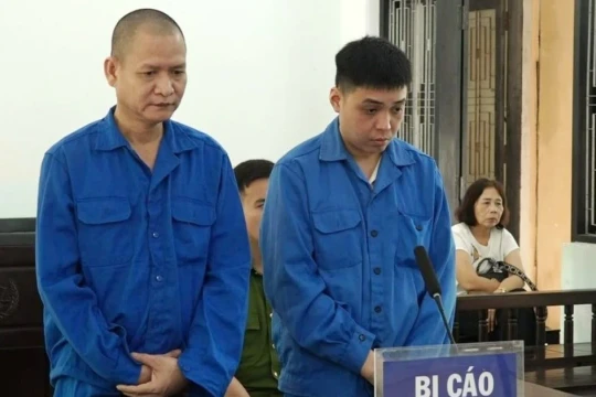 2 tài xế lĩnh án tù vì chở khách nước ngoài không có giấy tờ hợp pháp