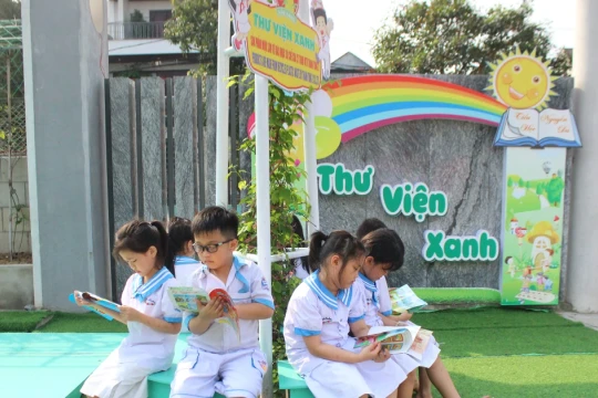 Ngắm không gian đọc sách từ lớp ra tận sân trường