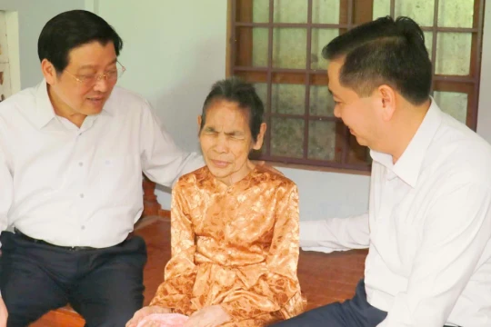Lãnh đạo Đảng, Nhà nước thăm gia đình chính sách, tri ân liệt sĩ ở Quảng Trị