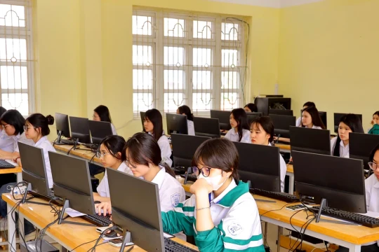 Bài học tổ chức thi trên máy tính từ khảo sát PISA