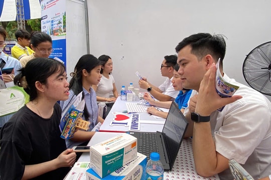 Lương sinh viên Dược đến 25 triệu đồng sau hai năm đi làm