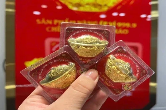 Giá vàng ngày lễ 30/4 tăng mạnh trở lại 1,8 triệu đồng/lượng, thế giới giảm nhẹ