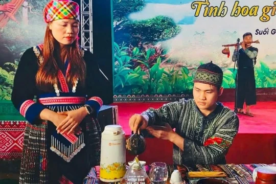 Rộn ràng Lễ hội Trà Shan tuyết Suối Giàng 2025