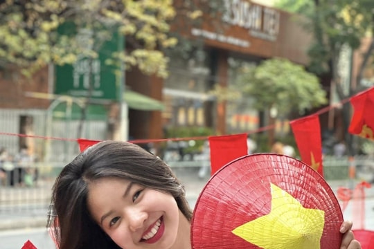 Du học sinh chi chục triệu đồng về quê xem diễu binh 30/4