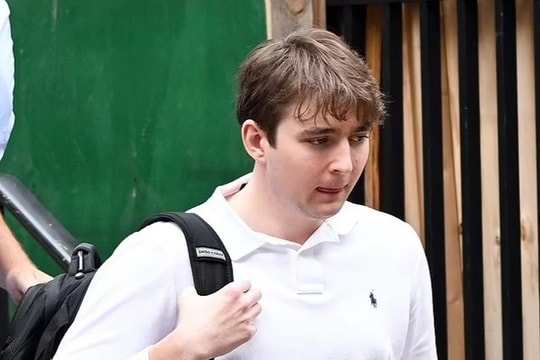 Là con Tổng thống Mỹ, Barron Trump phải "lách luật" để giao tiếp với bạn