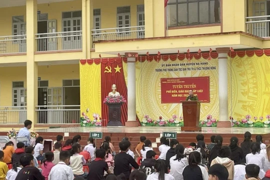 Tuyên Quang: Phổ biến GD pháp luật hơn 140 nghìn lượt HS, giáo viên và nhân dân