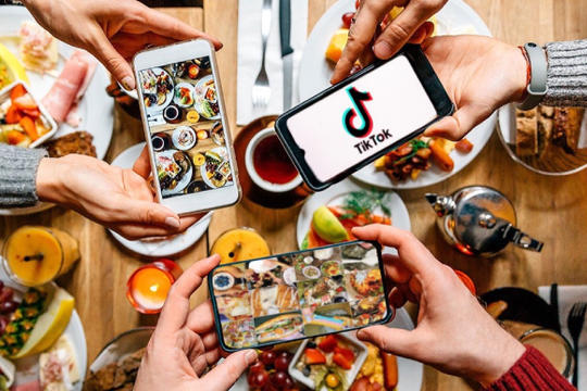 Những người trẻ vỡ mộng làm food blogger, reviewer