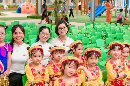 Cô giáo mầm non sử dụng vật liệu mới lạ vào bài dạy