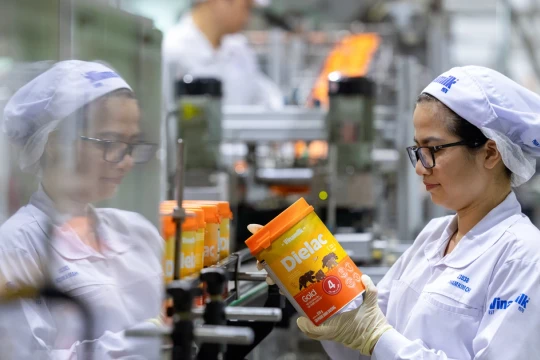 Thị trường nước ngoài lần đầu tiên đóng góp trên 20% doanh thu của Vinamilk
