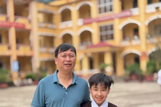 Cậu học trò người Mông vượt khó vun đắp ước mơ
