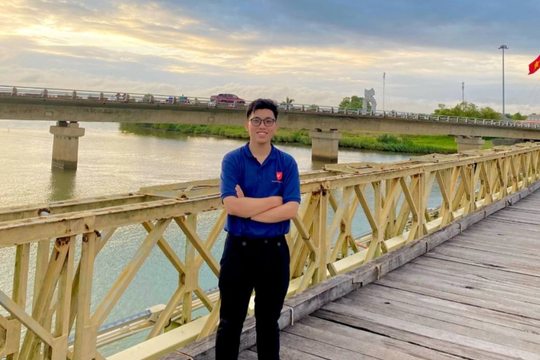 Thành tích học tập đáng nể của chàng trai tỏa ra "hào quang tri thức"