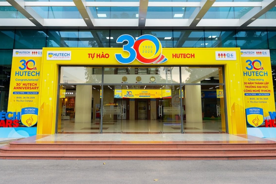 Thêm một đại học xử lý sinh viên vô lễ với cựu chiến binh đi xem diễu binh 30/4