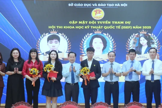 Hà Nội: Gặp mặt, động viên học sinh dự thi khoa học kỹ thuật quốc tế