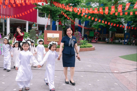 Tấm gương sáng "học và làm theo phong cách Bác Hồ" trong giáo dục