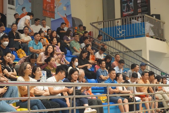DƯ ÂM GIẢI CỜ VUA CÚP BÁO GIÁO DỤC VÀ THỜI ĐẠI 2025 Góc nhìn phụ huynh: Khi bố mẹ cùng con chinh phục bàn cờ trí tuệ