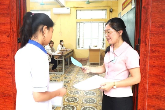 Thí sinh đăng ký dự thi vào lớp 10 ở tỉnh Phú Thọ theo hình thức trực tuyến