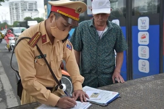 Đề xuất tăng mức phạt vi phạm giao thông: Cần xem xét nhiều khía cạnh