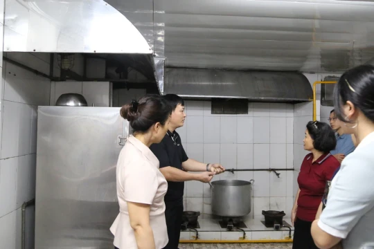 Chặn thực phẩm "bẩn" tuồn vào trường học?