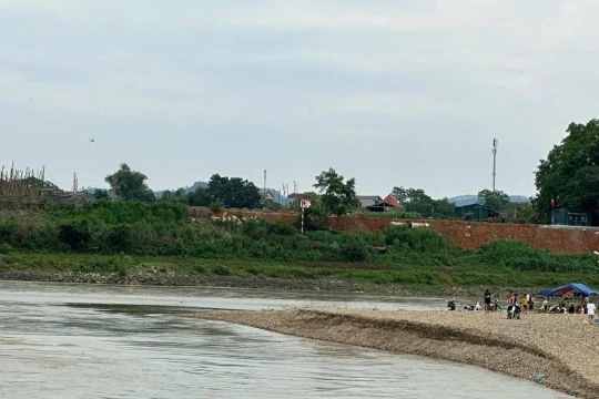 Tuyên Quang: Một học sinh mất tích ở bãi tắm tự phát trên sông Lô