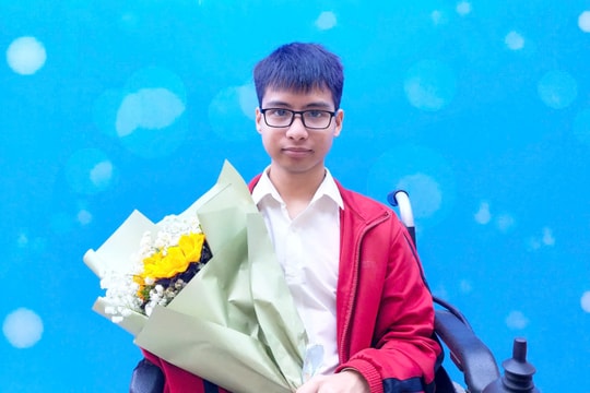 Nam sinh '10 năm được bạn cõng' tốt nghiệp loại giỏi Bách khoa Hà Nội