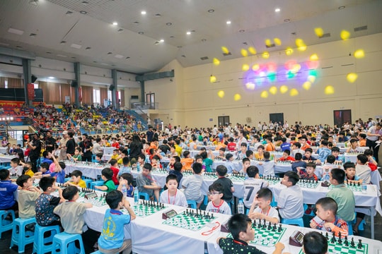 Giải Cờ vua Cúp Báo Giáo dục và Thời đại: Bình chọn gấp rút, top đầu thay đổi từng giờ
