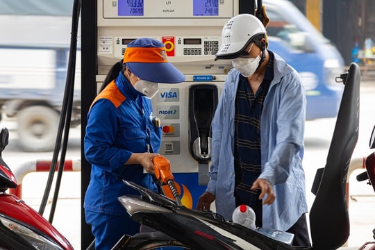 Giá xăng hôm nay có thể tiếp tục giảm hơn 500 đồng/lít