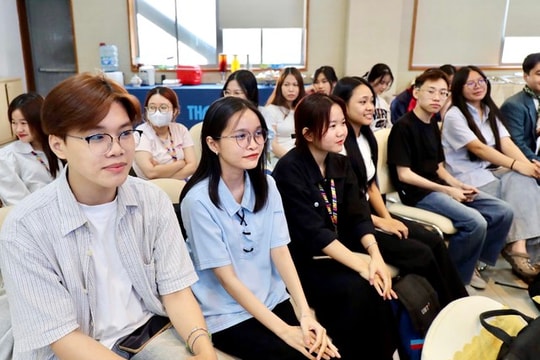 Sinh viên truyền thông đa phương tiện ấn tượng với buổi học về "tin thật, tin giả"