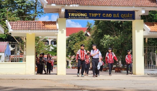 Làm rõ vụ nhiều học sinh lớp 12 tại 1 trường "tự nguyện" xin nghỉ học