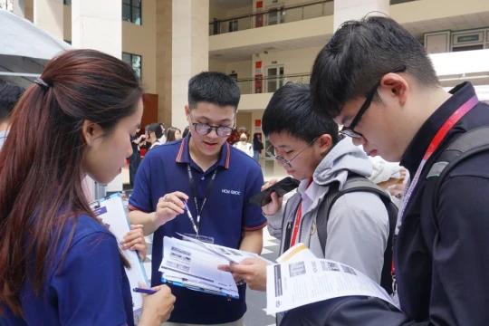 Việc làm trong bối cảnh chuyển đổi số: Hàng nghìn sinh viên tìm lời giải