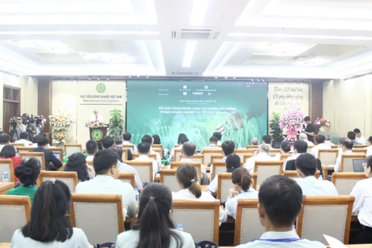 Hơn 100 nhà khoa học chia sẻ về đổi mới công nghệ chọn tạo giống cây trồng