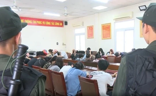 Triệt phá đường dây lừa đảo hàng trăm tỷ đồng dưới hình thức 'Cắt đá tìm ngọc'