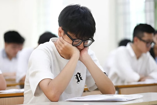 Học sinh hư càng cần được tới trường để giáo dục, thay vì tạm tước quyền đi học?
